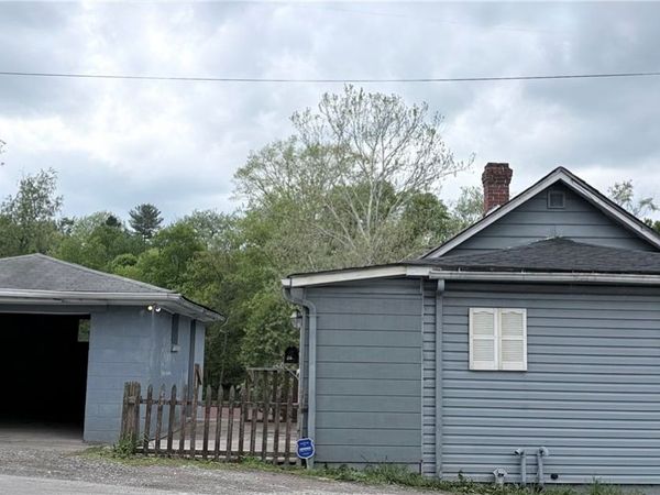 320 Beallsville Rd, Bentleyville, PA 15314