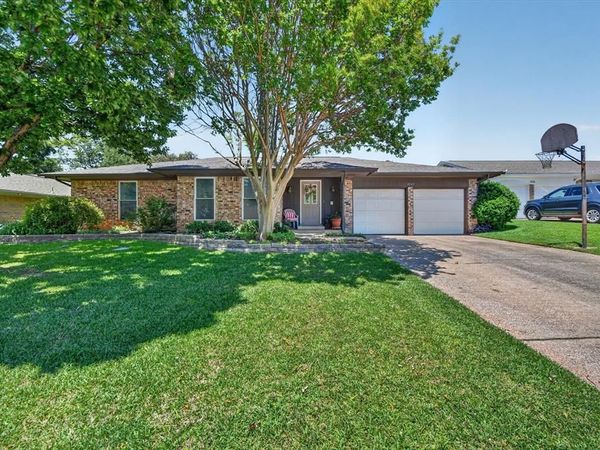 4043 Glenbrook Drive, Arlington, TX 76015
