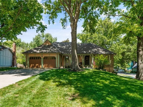 11524 Rosehill Road, Overland Park, KS 66210