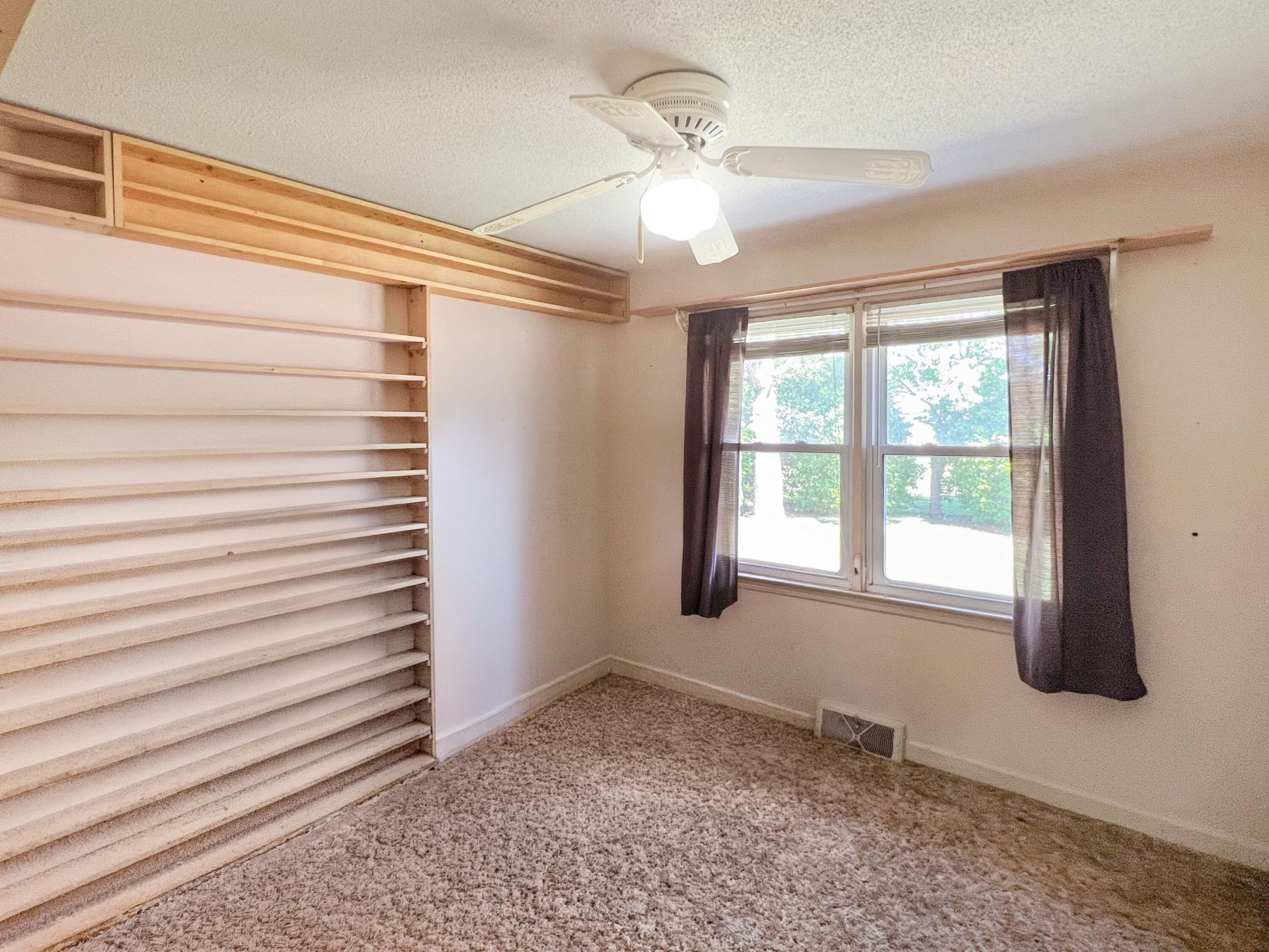 300 N Metts Street Photo 10