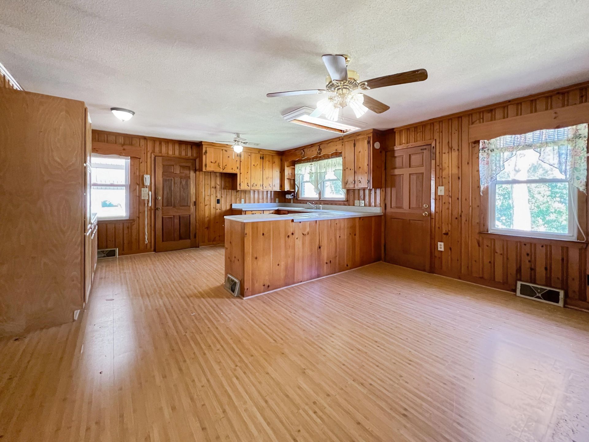 300 N Metts Street Photo 4