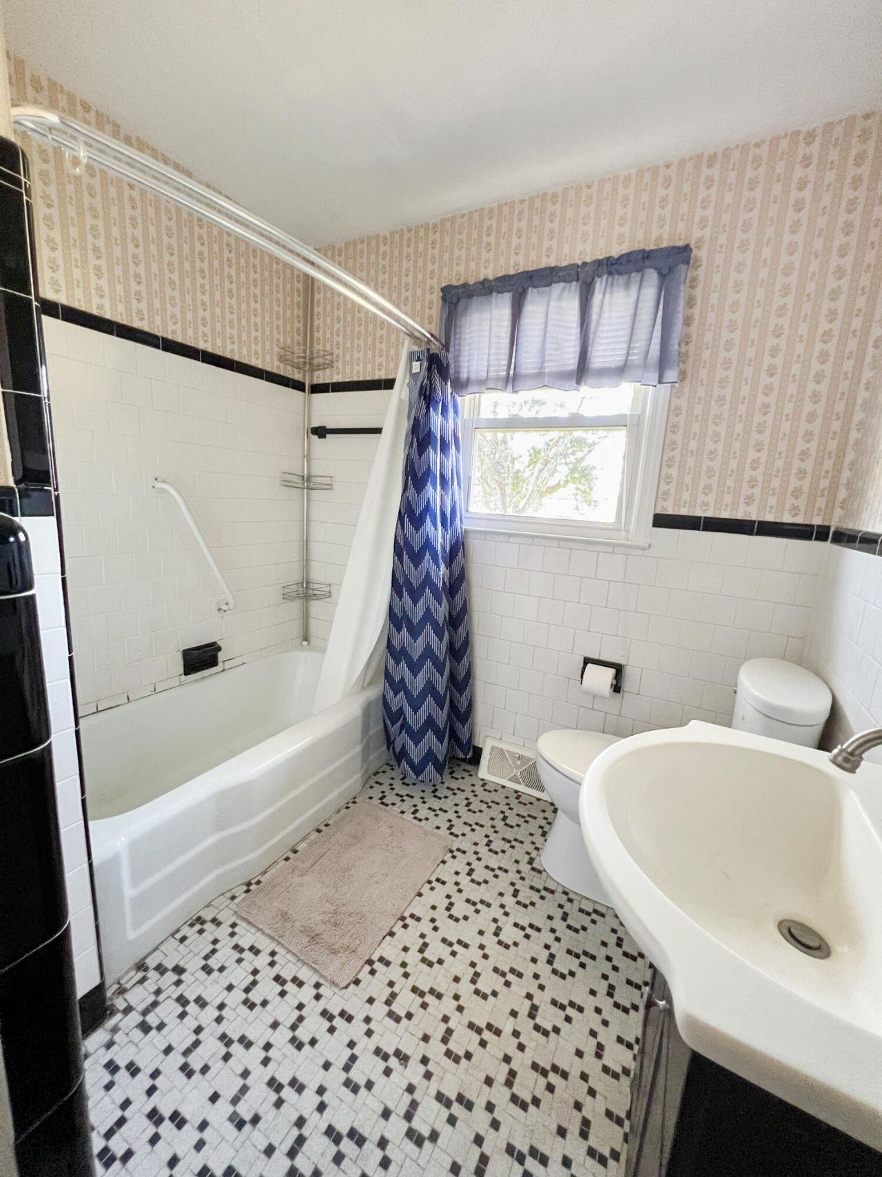 300 N Metts Street Photo 6