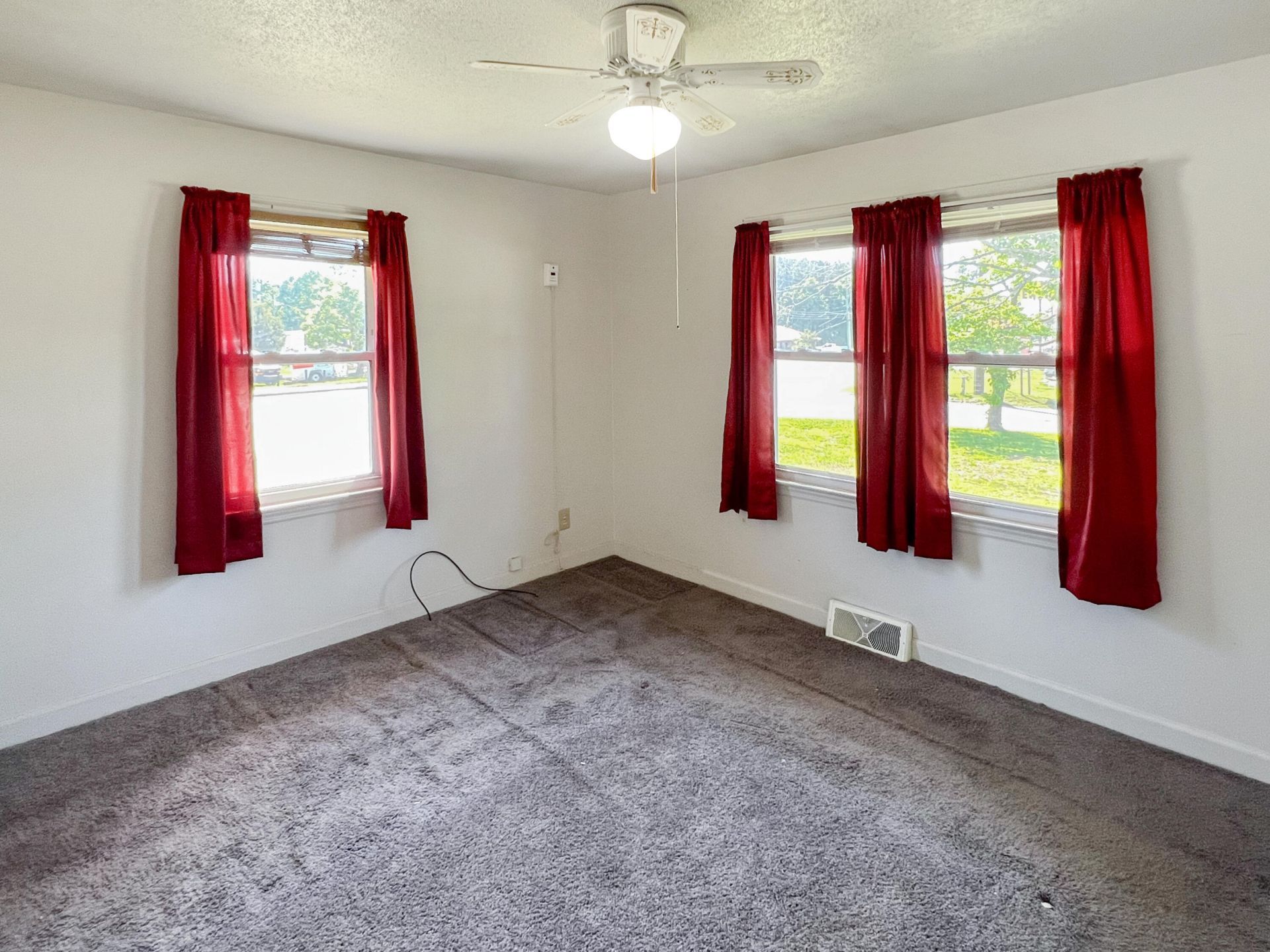 300 N Metts Street Photo 7