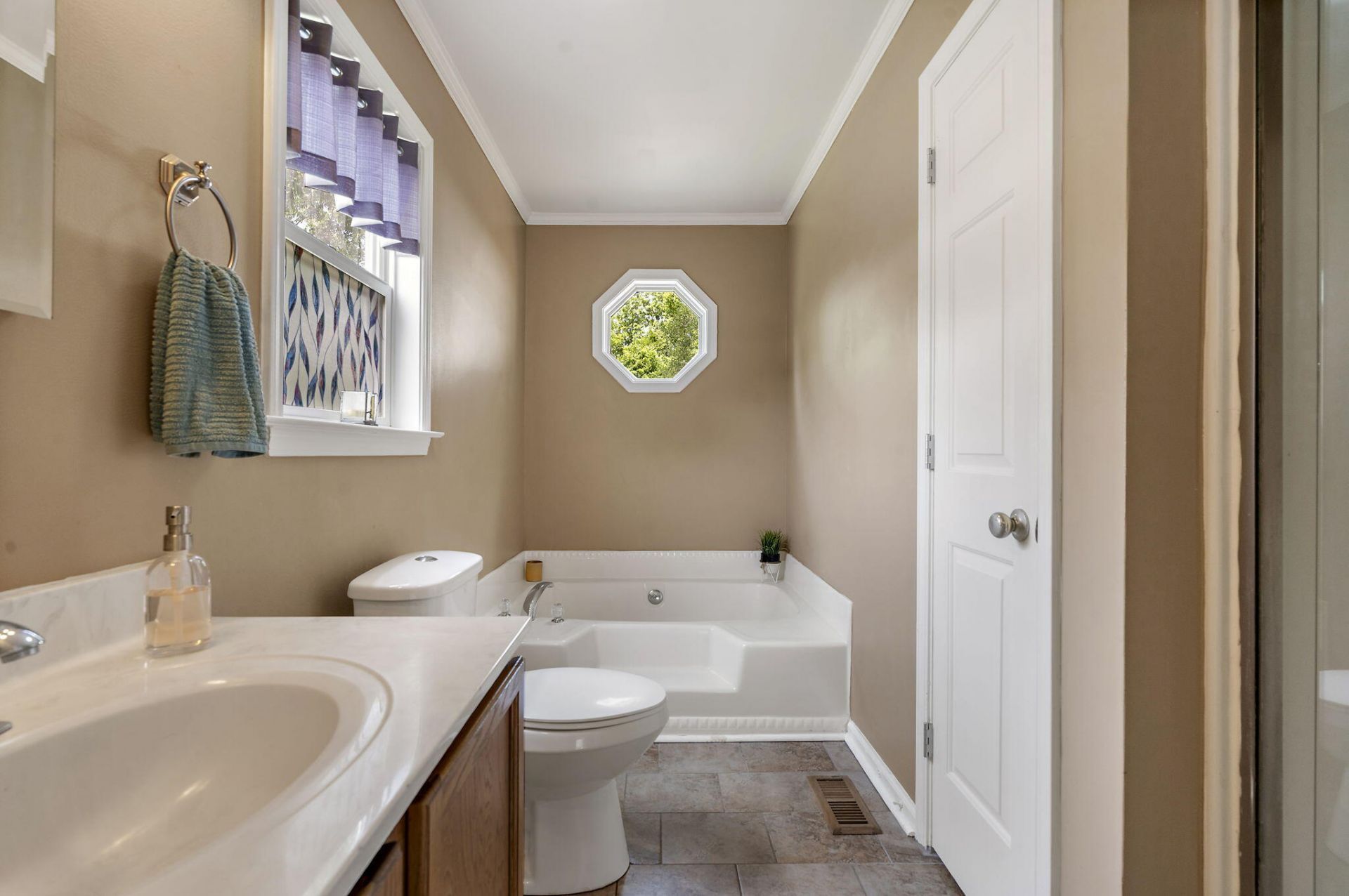 916 Hillsboro Drive Photo 20