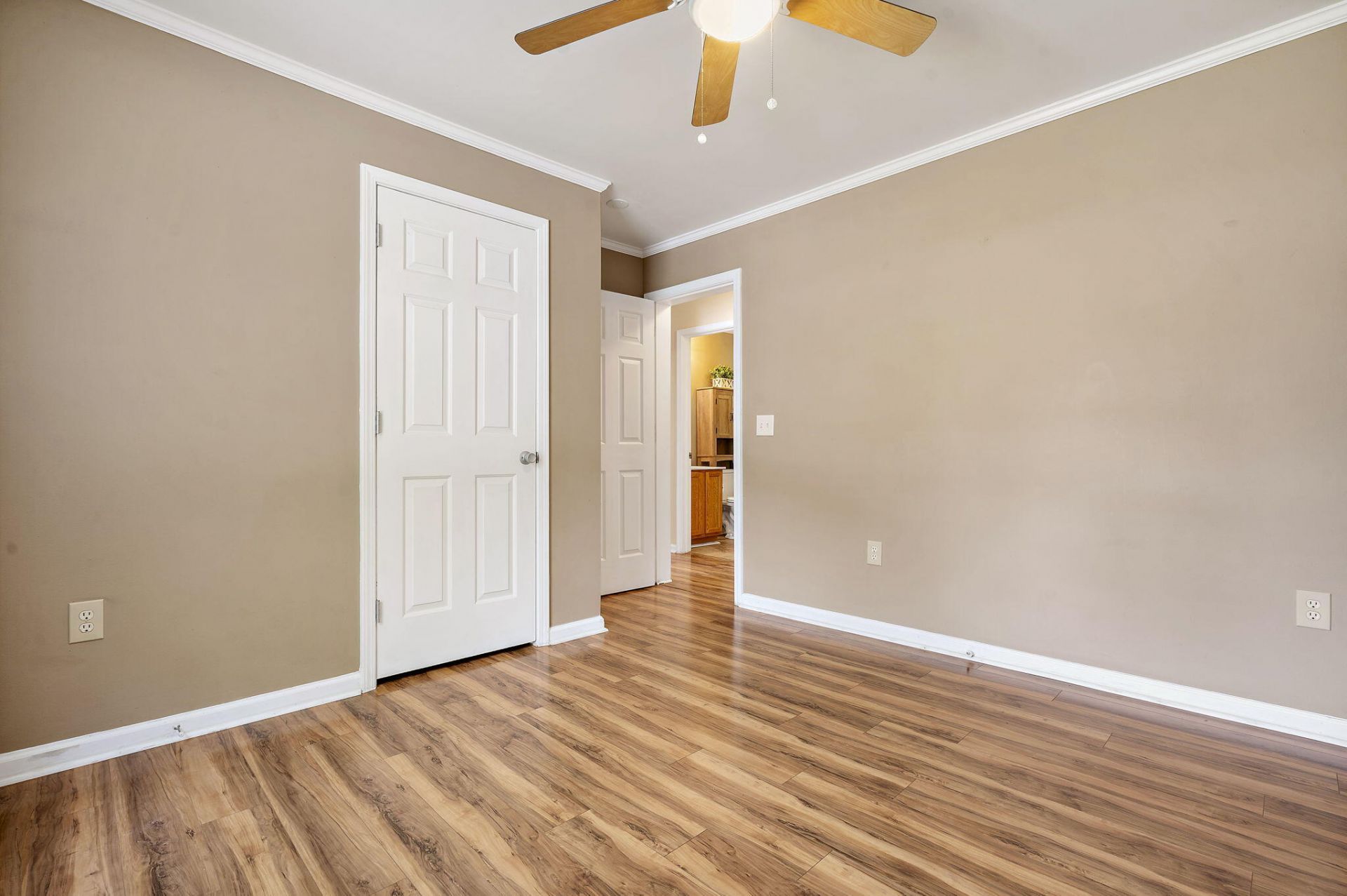 916 Hillsboro Drive Photo 23