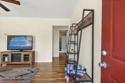 916 Hillsboro Drive photo 4