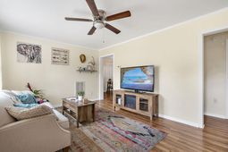 916 Hillsboro Drive photo 4