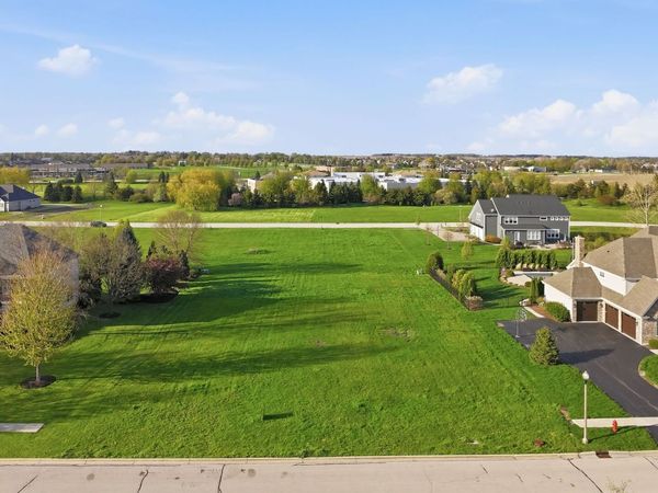 223 Merry Oaks Drive , Sycamore, IL 60178
