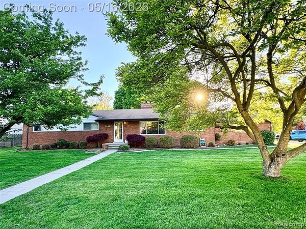 21420 Salisbury Avenue, Grosse Ile Twp, MI 48138