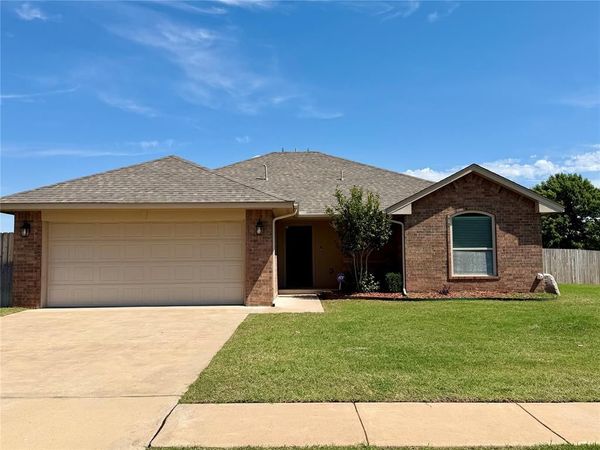 902 Brookhollow Drive, Chickasha, OK 73018