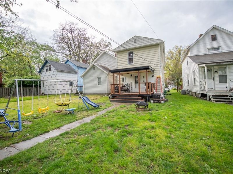 136 E Indiana Avenue, Sebring, OH 44672 Photo 4