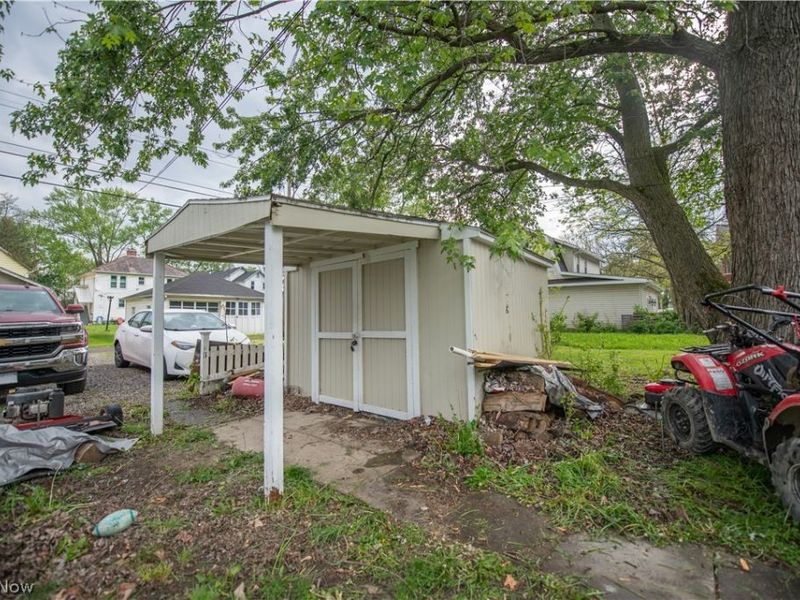 136 E Indiana Avenue, Sebring, OH 44672 Photo 5