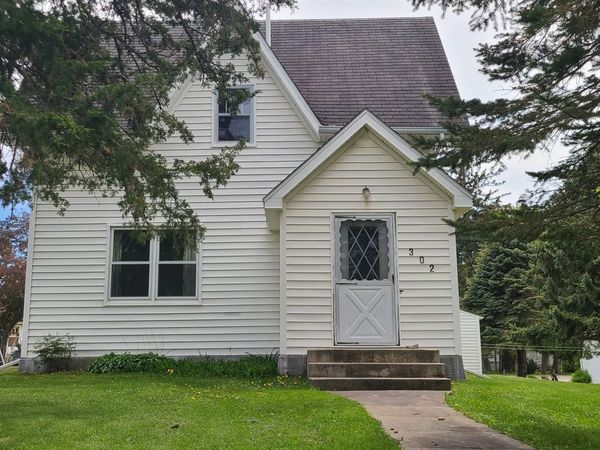 302 E Greene Street, Postville, IA 52162