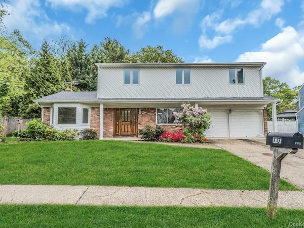 717 3rd Avenue , East Northport, NY 11731