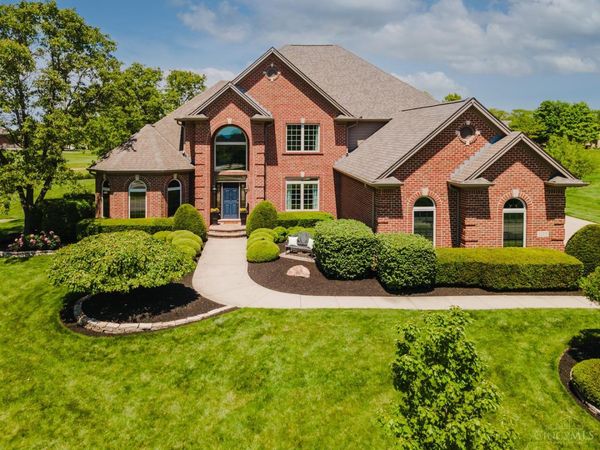 1123 Waters Edge Drive, Centerville, OH 45458