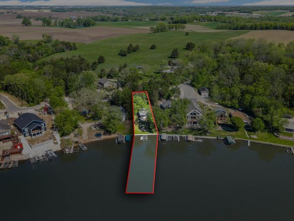 24404 204 Avenue, Manchester, IA 52057