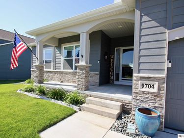 9704 Pintail Drive, Papillion, NE 68046