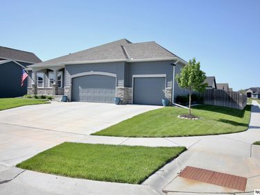 9704 Pintail Drive, Papillion, NE 68046