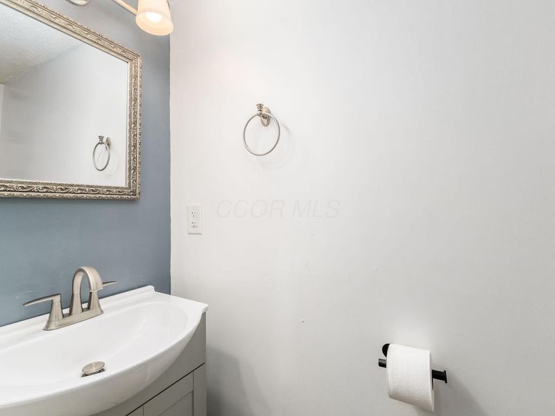 1385 Hackworth Street, Columbus, OH 43207 Photo 22