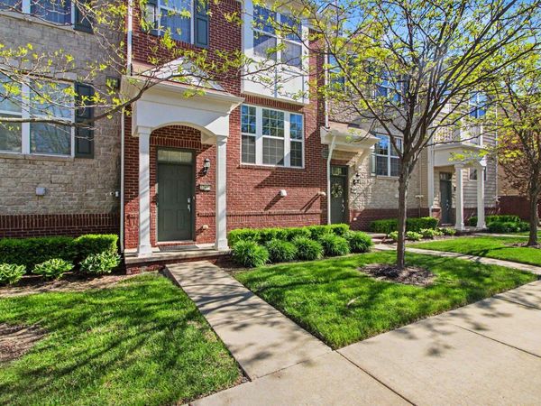 27898 Hopkins Drive, Novi, MI 48377