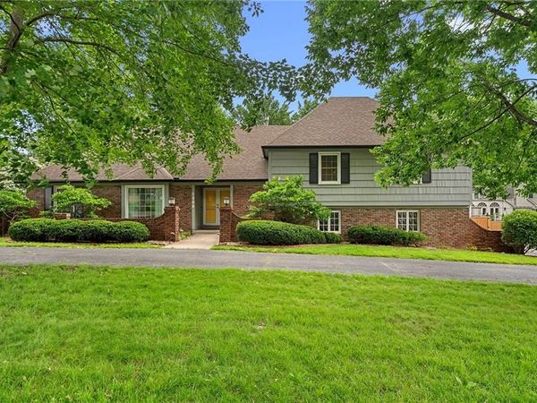 5400 W 84th Terrace, Prairie Village, KS 66207