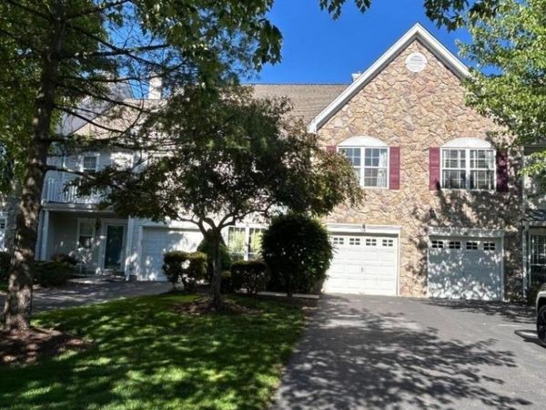 18 Dorchester Dr Ondo, Bernards, NJ 07920