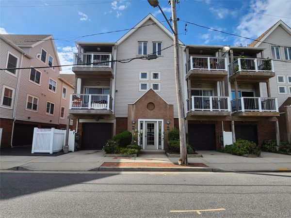 67 Pacific Boulevard , Long Beach, NY 11561