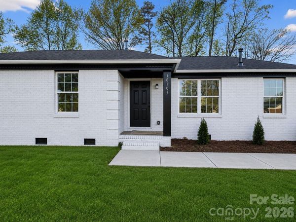 10107 Clairemore Place , Charlotte, NC 28216