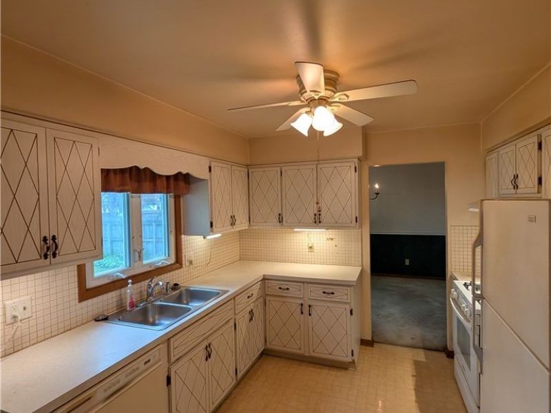 1161 Gulf Road, Elyria, OH 44035 Photo 11