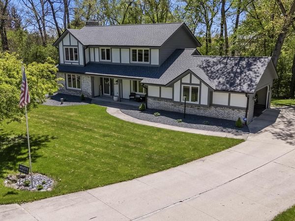S45W25745 Underwood COURT, Waukesha, WI 53189