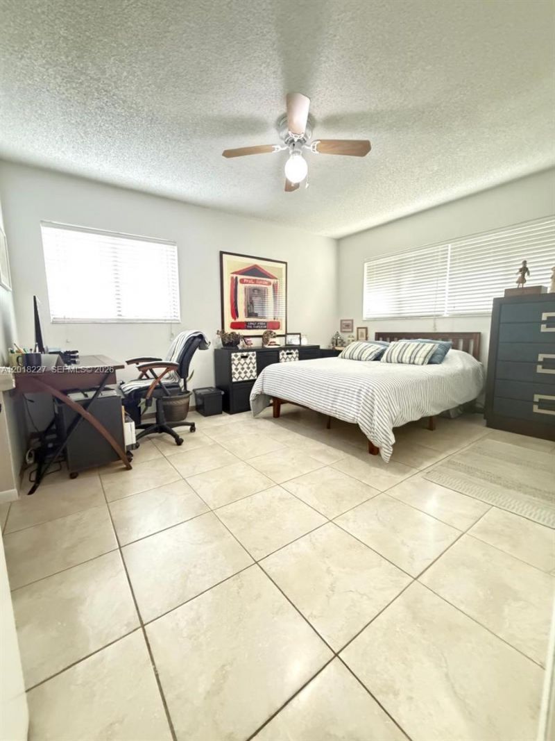 761 NE 199th St, Unit 102, Miami, FL 33179 Photo