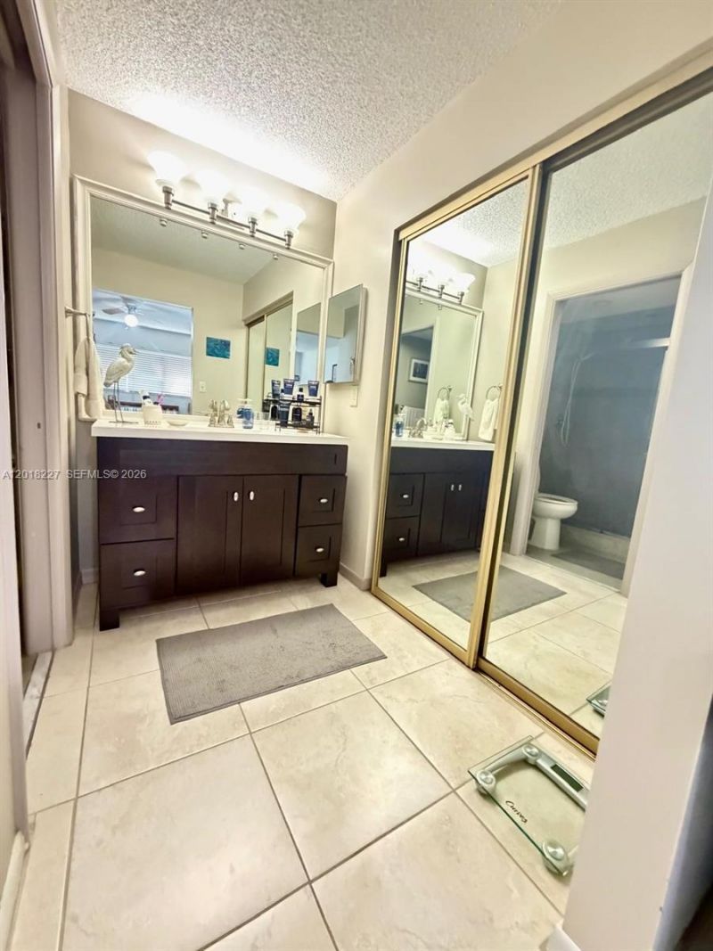 761 NE 199th St, Unit 102, Miami, FL 33179 Photo