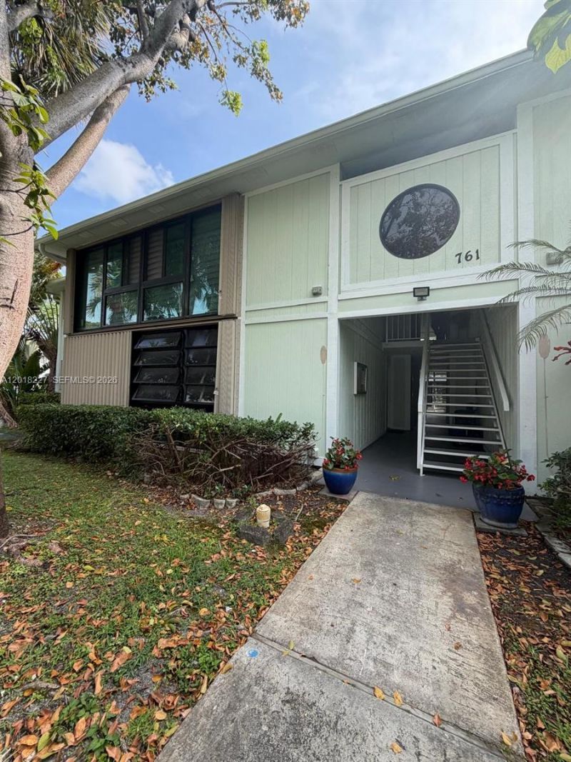 761 NE 199th St, Unit 102, Miami, FL 33179 Photo