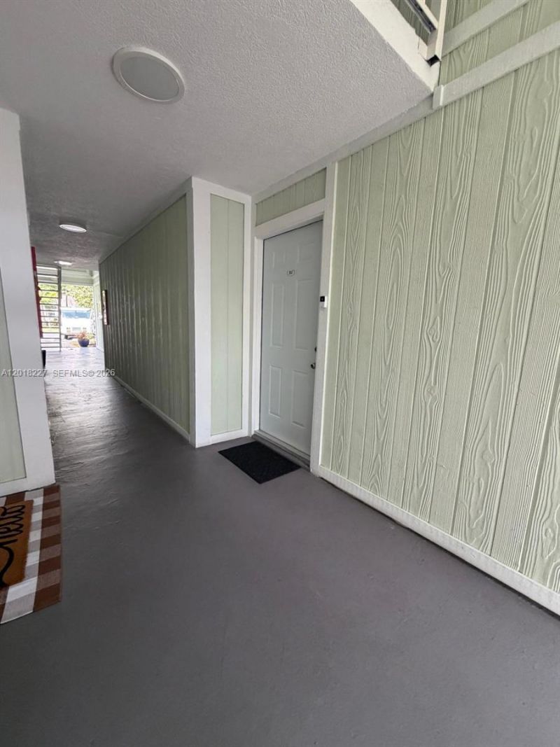 761 NE 199th St, Unit 102, Miami, FL 33179 Photo