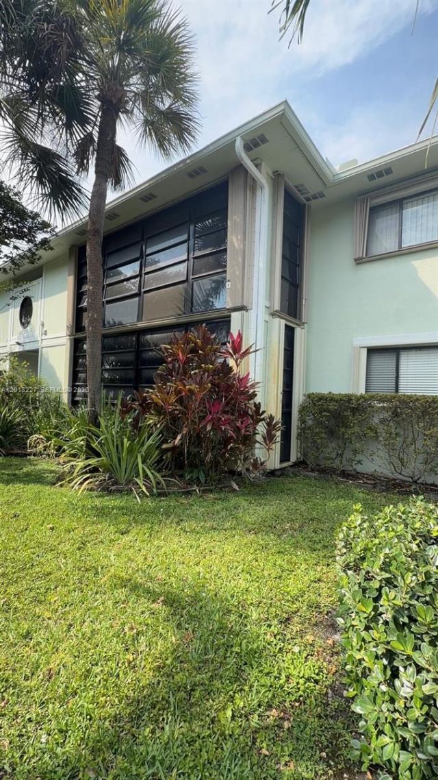 761 NE 199th St, Unit 102, Miami, FL 33179 Photo