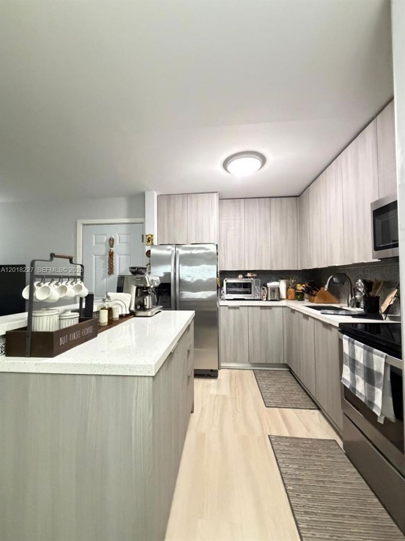 761 NE 199th St, Unit 102, Miami, FL 33179 Photo