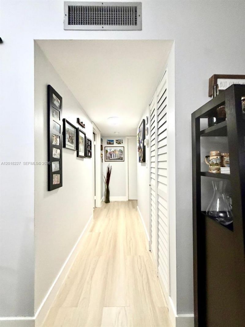 761 NE 199th St, Unit 102, Miami, FL 33179 Photo