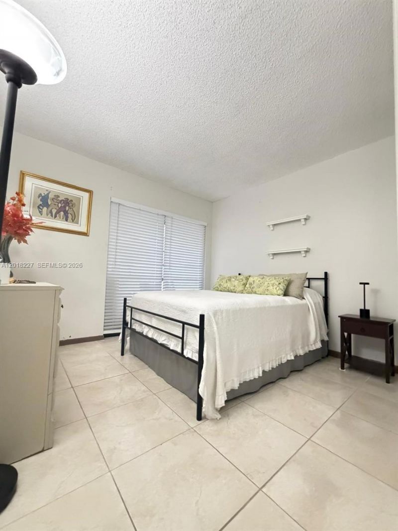 761 NE 199th St, Unit 102, Miami, FL 33179 Photo