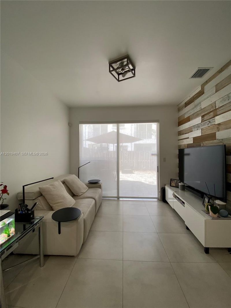 10241 NW 71st Ter , Doral, FL 33178 Photo