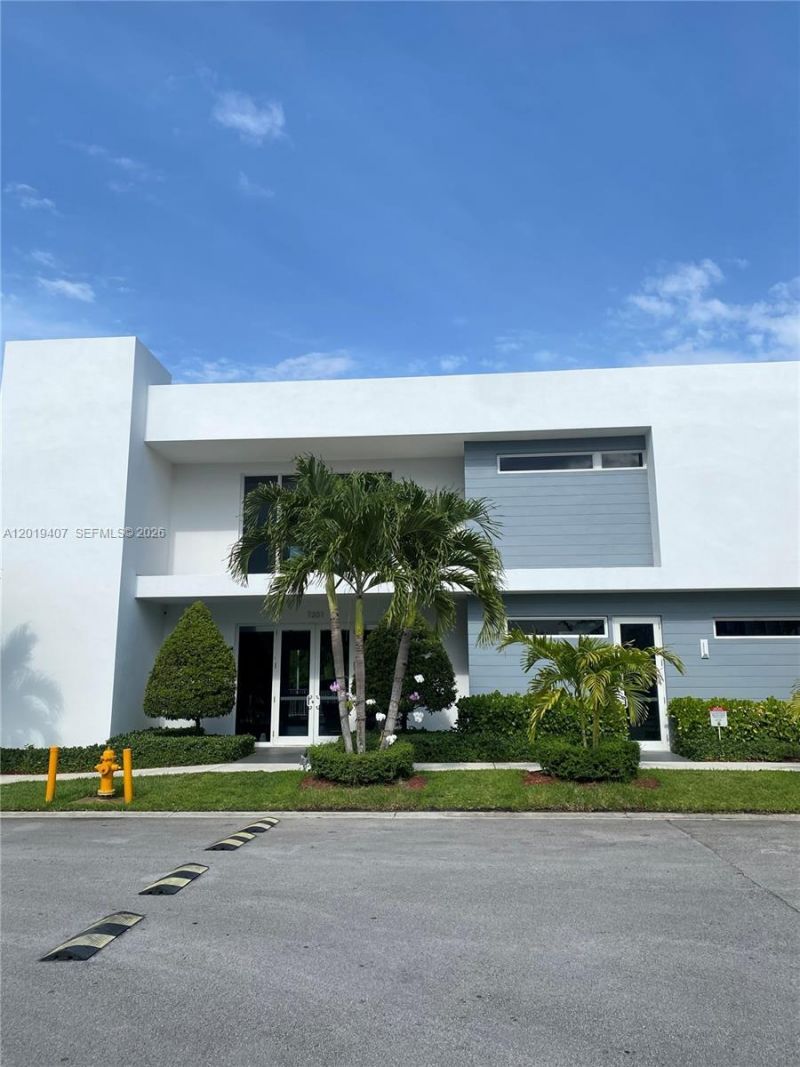 10241 NW 71st Ter , Doral, FL 33178 Photo