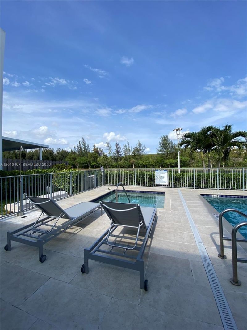 10241 NW 71st Ter , Doral, FL 33178 Photo