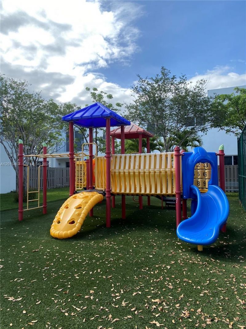 10241 NW 71st Ter , Doral, FL 33178 Photo