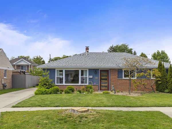 1076 S 3rd Avenue , Des Plaines, IL 60016