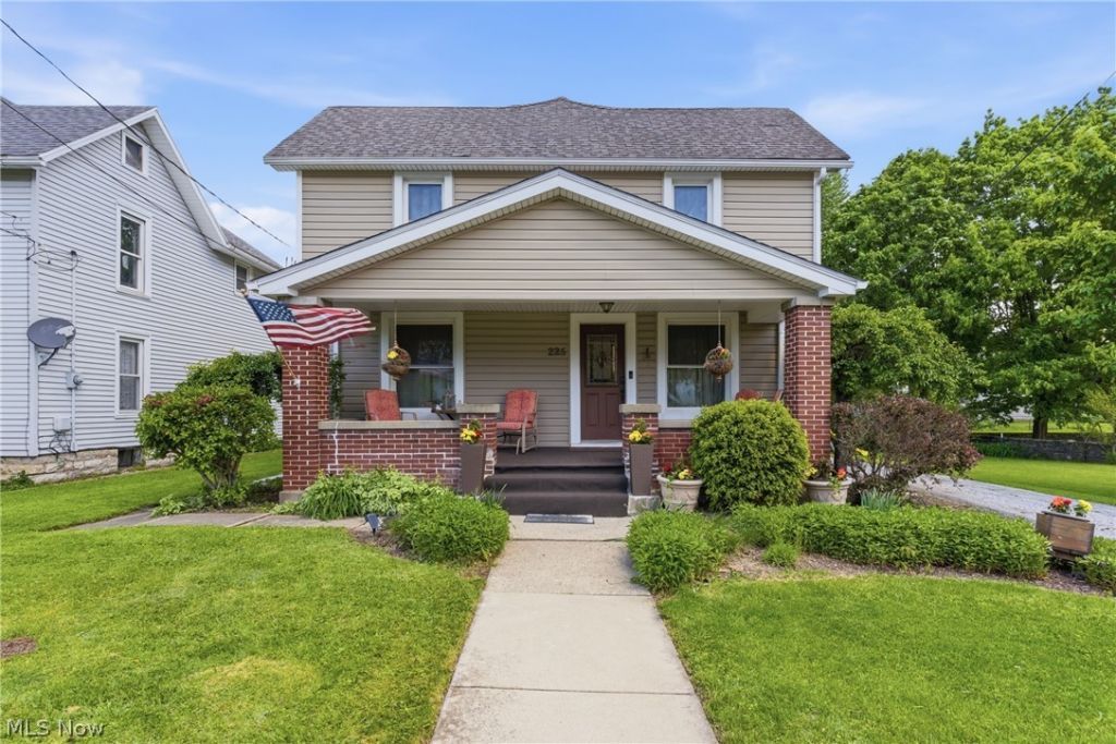 225 Woodward Street, Bellevue, OH 44811 Main Photo