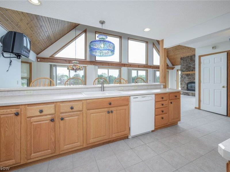 483 Owl Point, Roaming Shores, OH 44084 Photo 11
