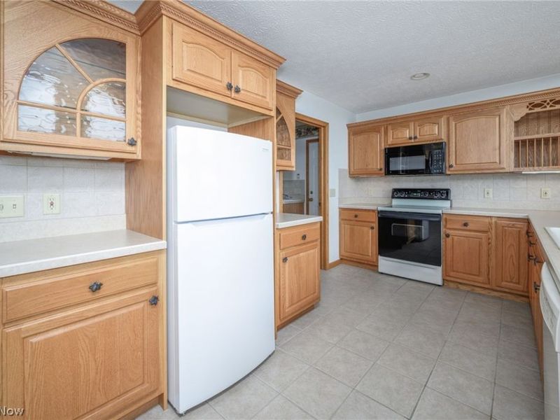 483 Owl Point, Roaming Shores, OH 44084 Photo 12