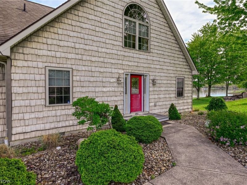 483 Owl Point, Roaming Shores, OH 44084 Photo 2