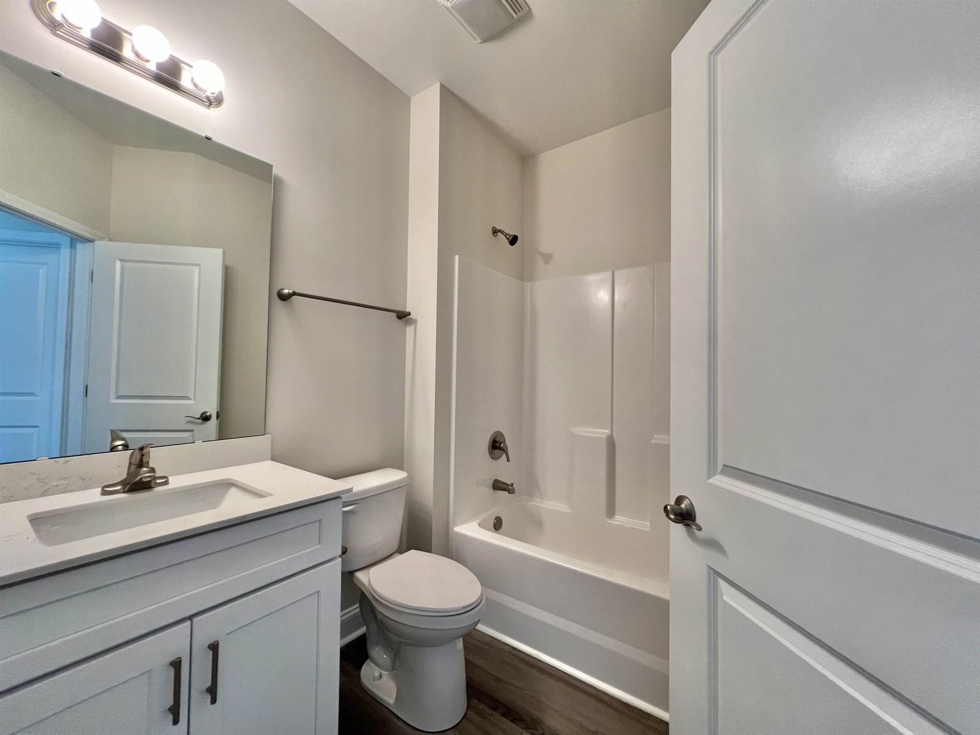 1716 Foster Ave  Photo 4