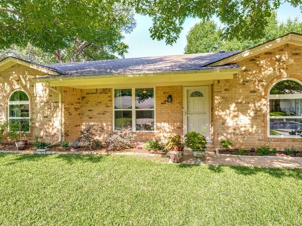 417 Arcadia Street, Hurst, TX 76053