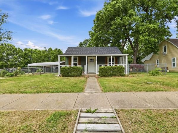 706 S Butler Drive, Harrisonville, MO 64701